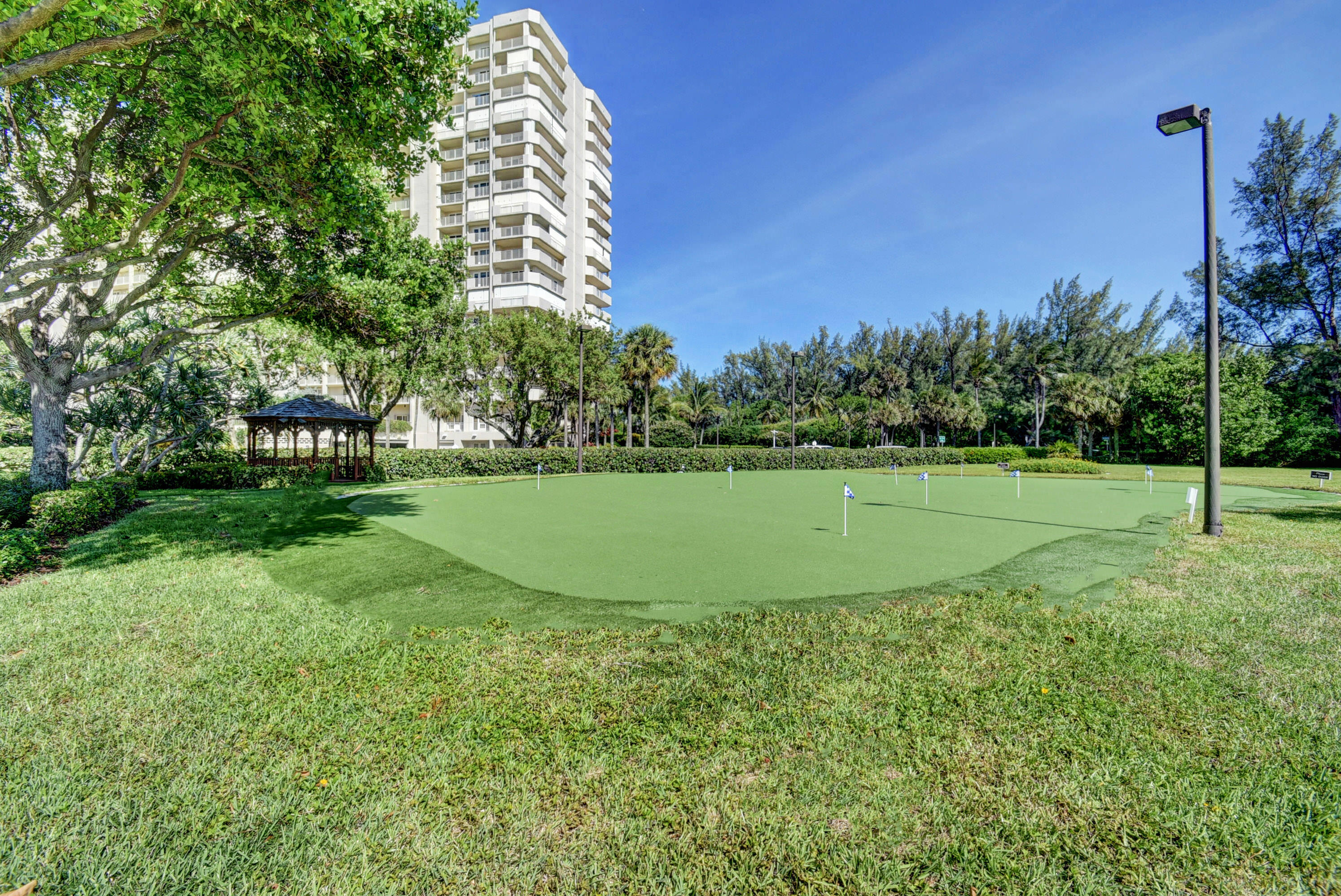 4301 North Ocean Boulevard, Unit 607 Boca Raton, FL 33431 - Photo 72 of 84 Putting Green