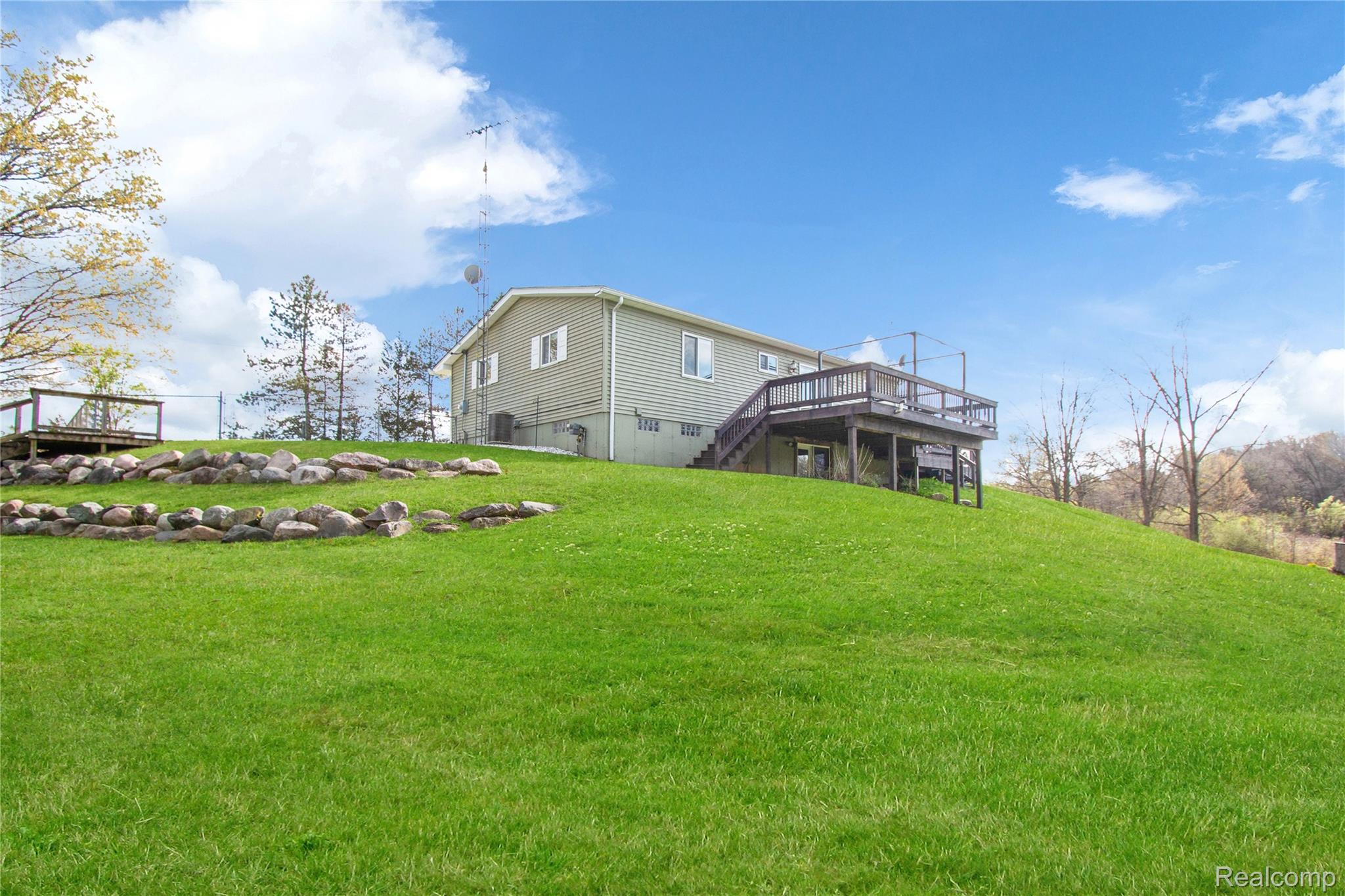 9093 Jordan Road Grand Blanc, MI 48439 - Photo 12 of 40 12.jpg