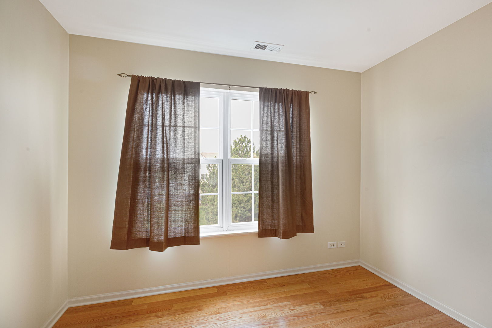 674 Lambert Lane Bartlett, IL 60103 - Photo 16 of 22 an empty room with window