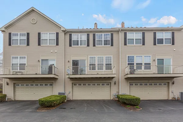 $359,000 | 674 Lambert Lane, Bartlett, IL 60103