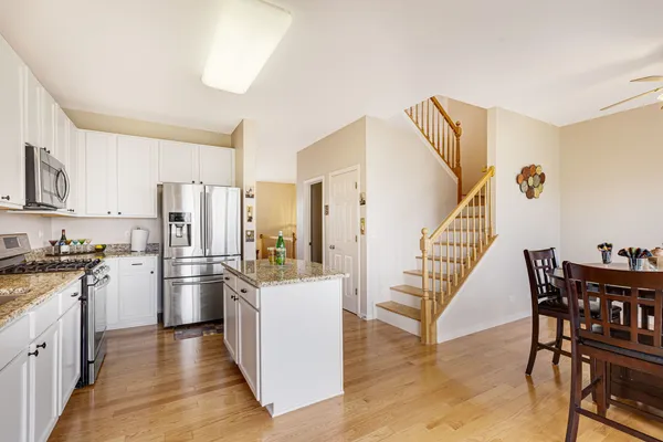 $359,000 | 674 Lambert Lane, Bartlett, IL 60103