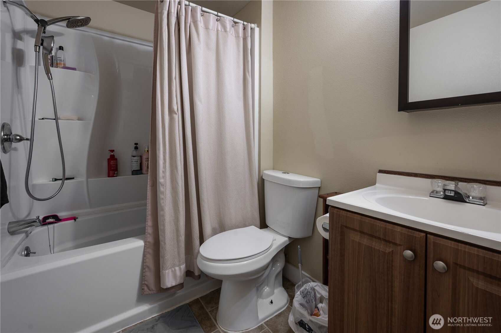 409 North M Street Aberdeen, WA 98520 - Photo 12 of 20 a bathroom with a sink toilet and shower
