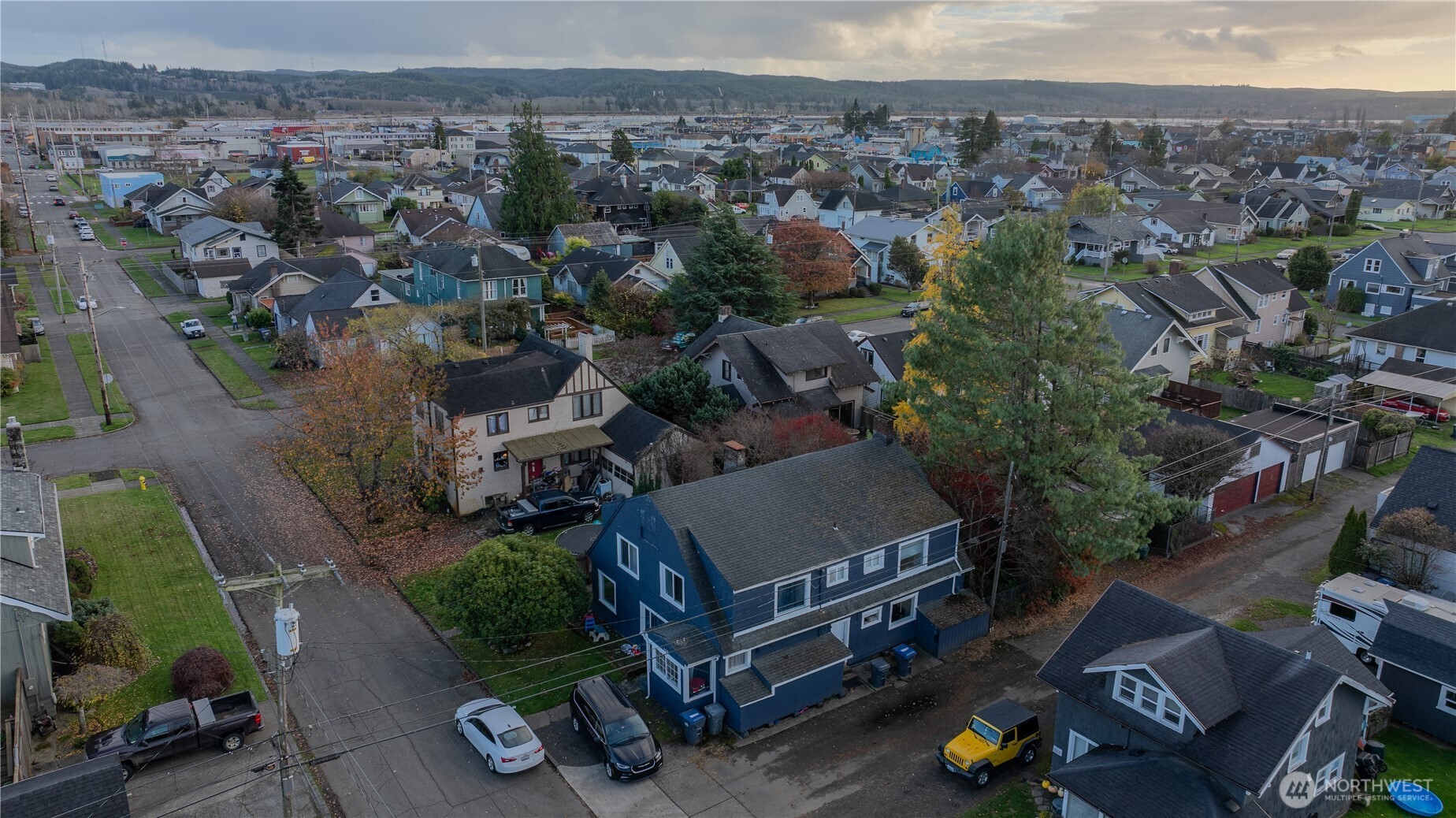409 North M Street Aberdeen, WA 98520 - Photo 16 of 20 an aerial view of multiple house