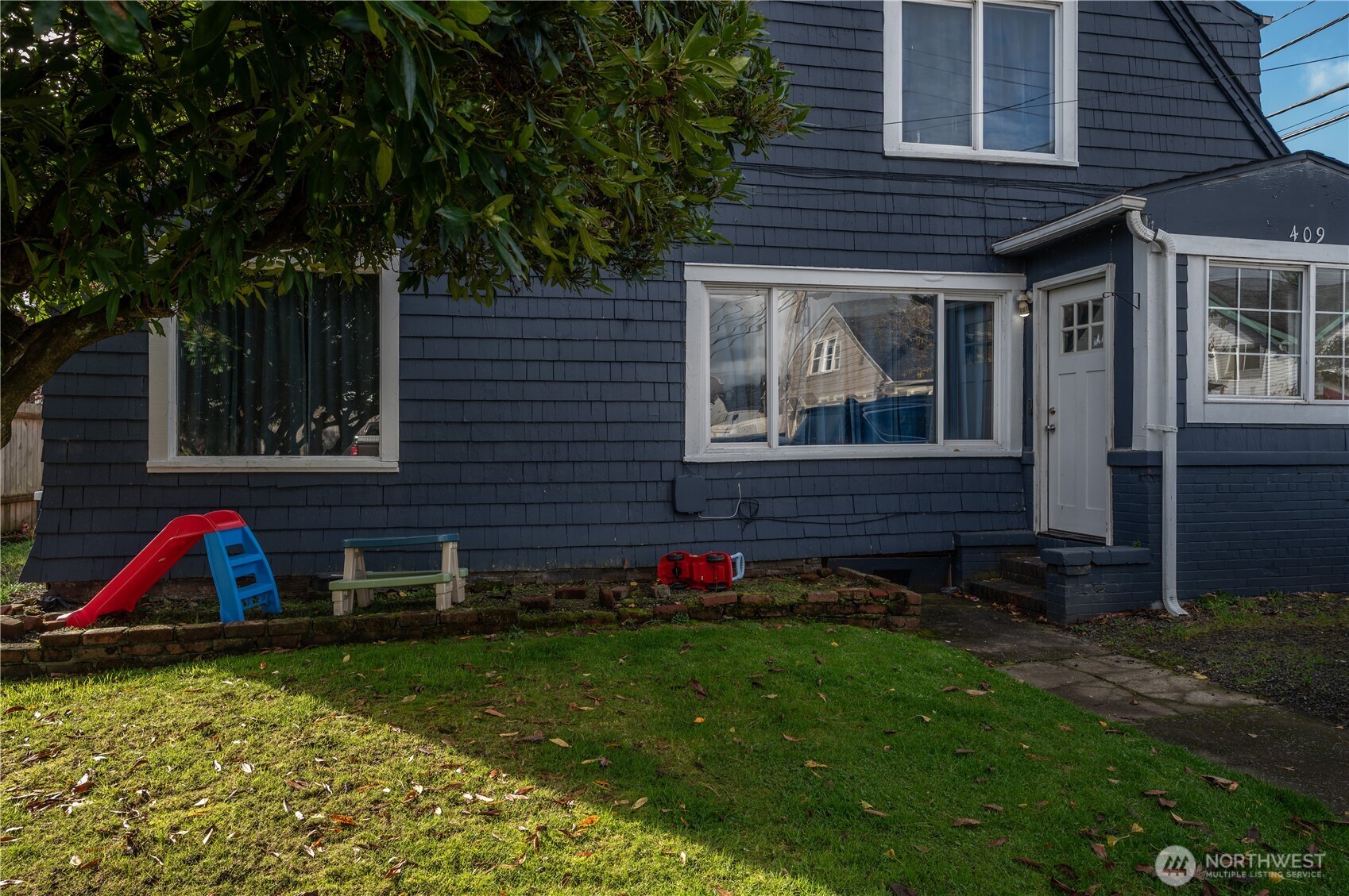 409 North M Street Aberdeen, WA 98520 - Photo 3 of 20 a view of house with backyard
