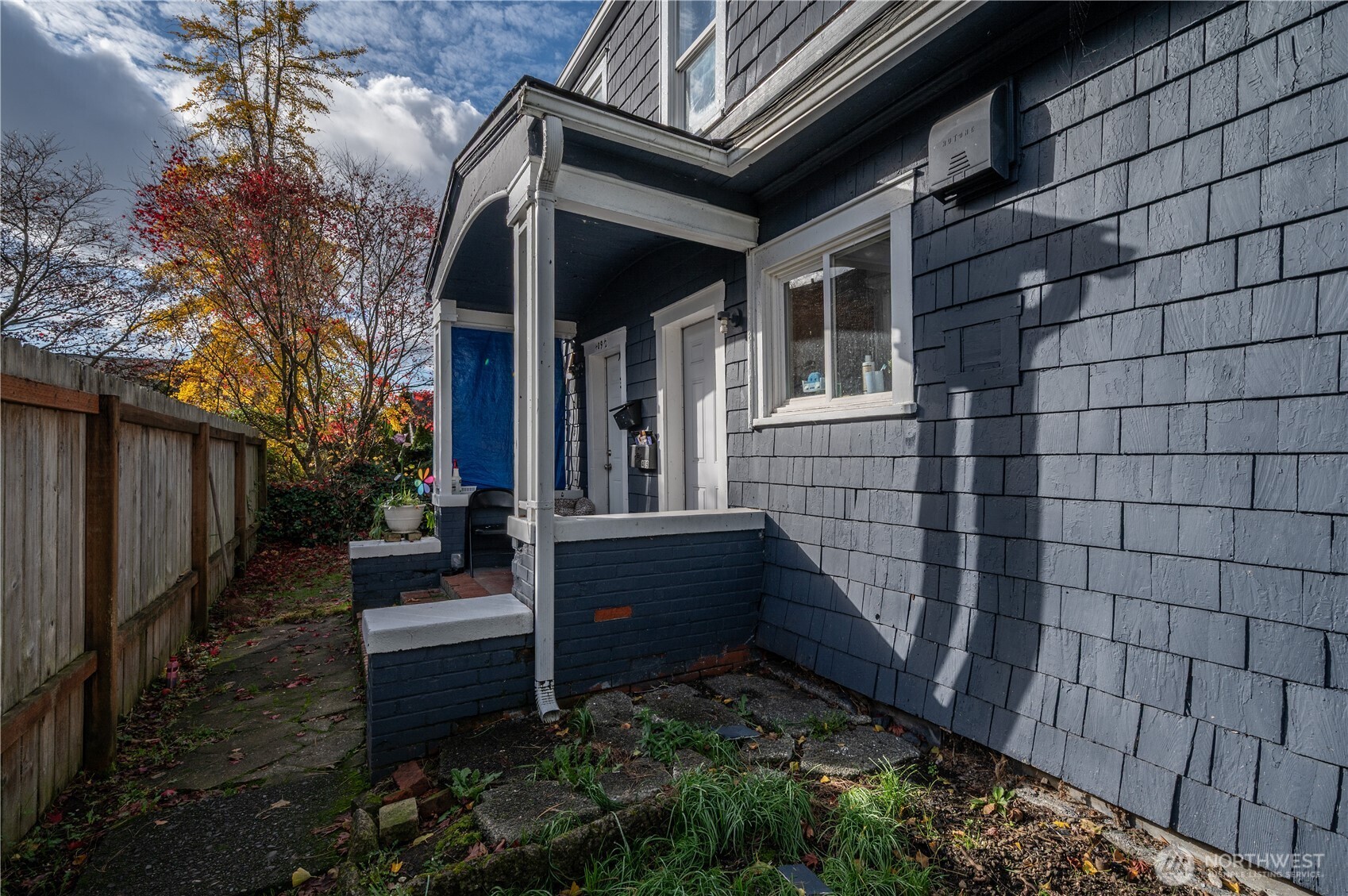 409 North M Street Aberdeen, WA 98520 - Photo 4 of 20 a view of house with backyard and garden