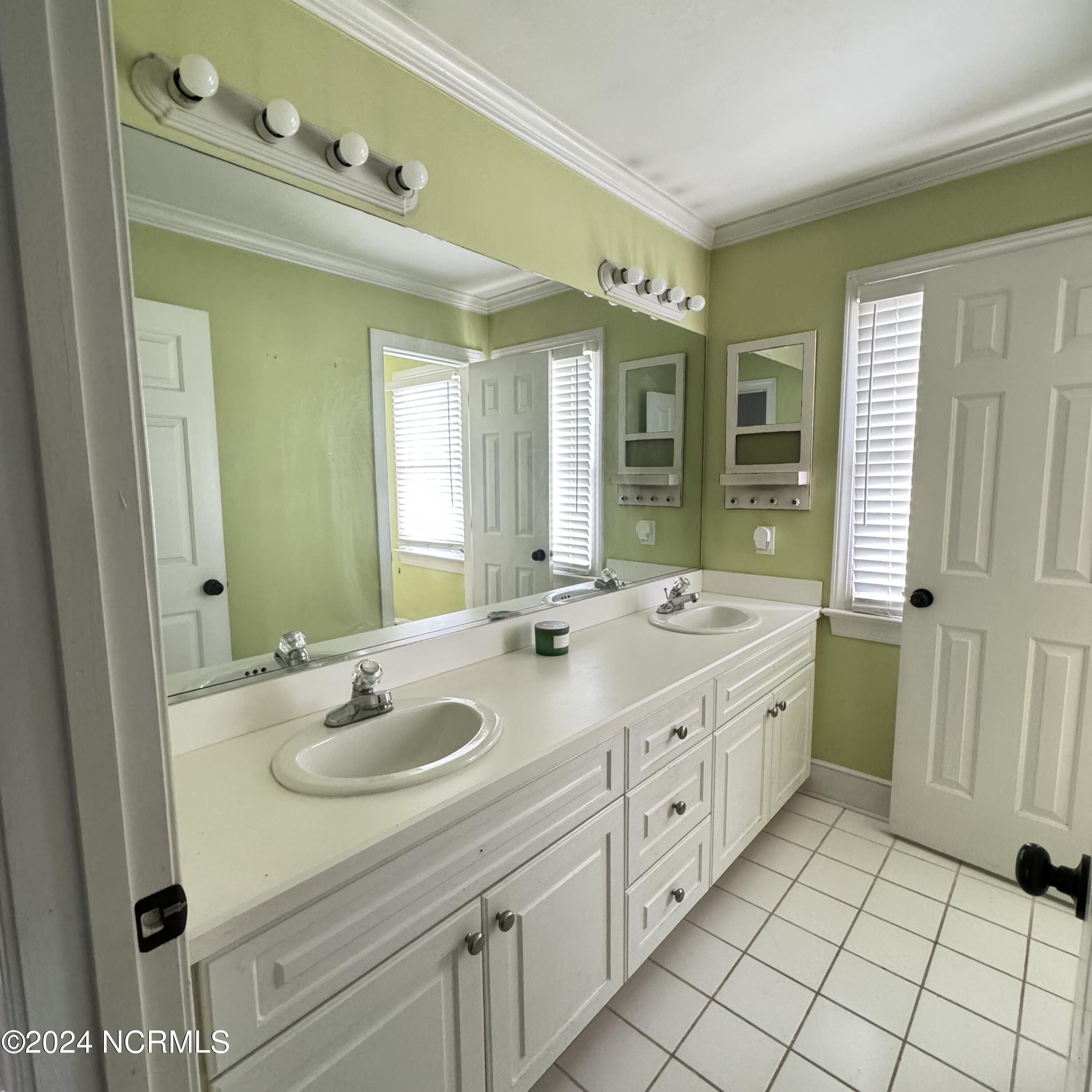 125 Saddle Ridge Road Kinston, NC 28501 - Photo 32 of 36 Shared Bathroom