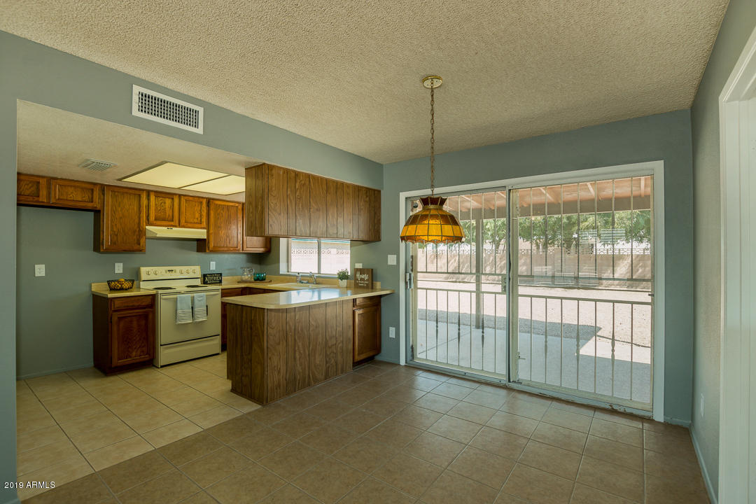 10622 West Ruth Avenue Peoria, AZ 85345 - Photo 8 of 28 Dining Room