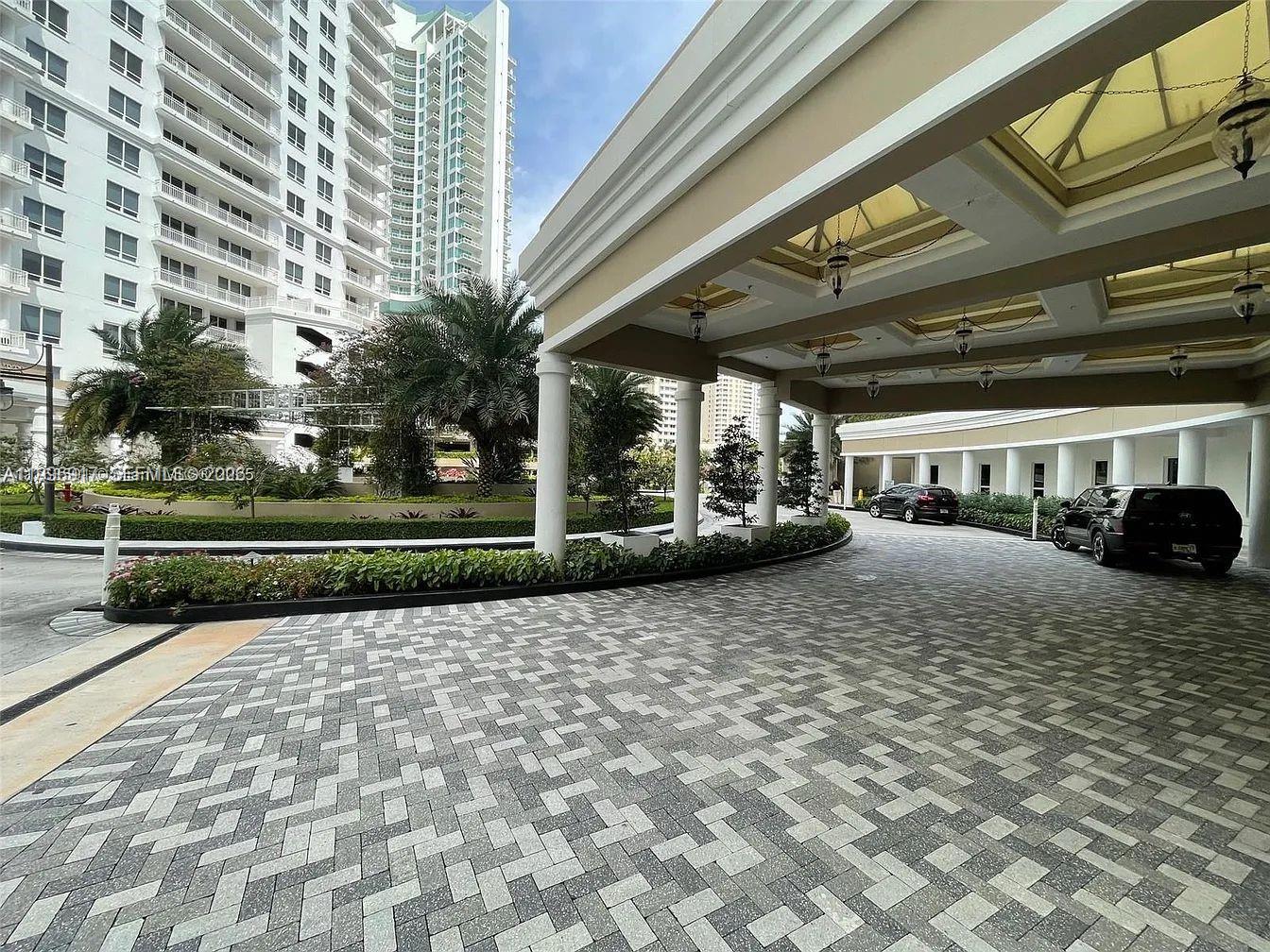 701 Brickell Key Boulevard, Unit 1611 Miami, FL 33131 - Photo 25 of 31