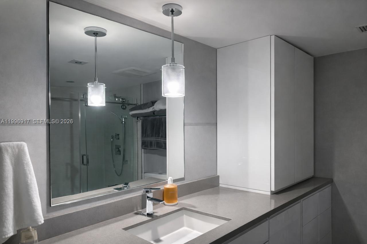 701 Brickell Key Boulevard, Unit 1611 Miami, FL 33131 - Photo 9 of 31