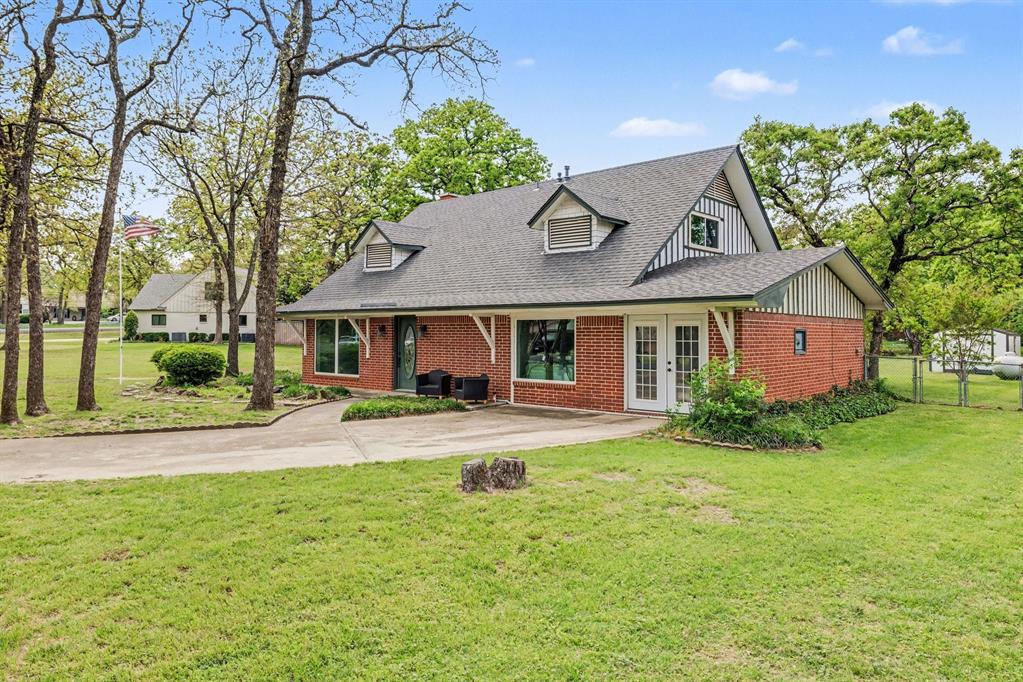 3245 Hartlee Field Road Denton, TX 76208 - Photo 3 of 27