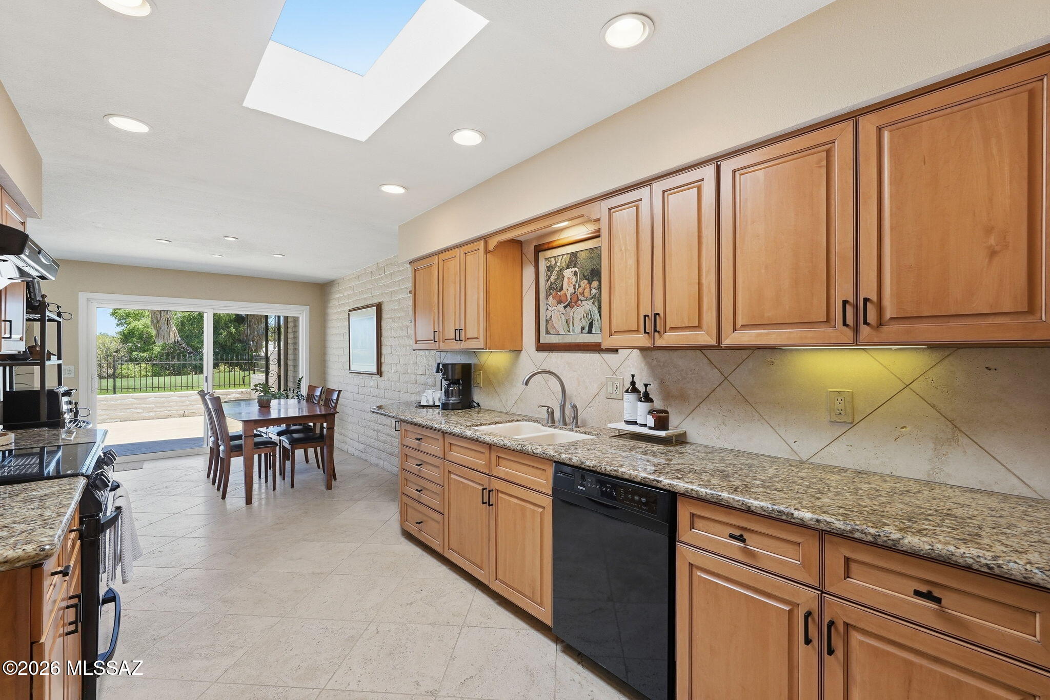 1342 North Via Ronda Oriente Tucson, AZ 85715 - Photo 14 of 41 Lots of Natural and recessed Lights
