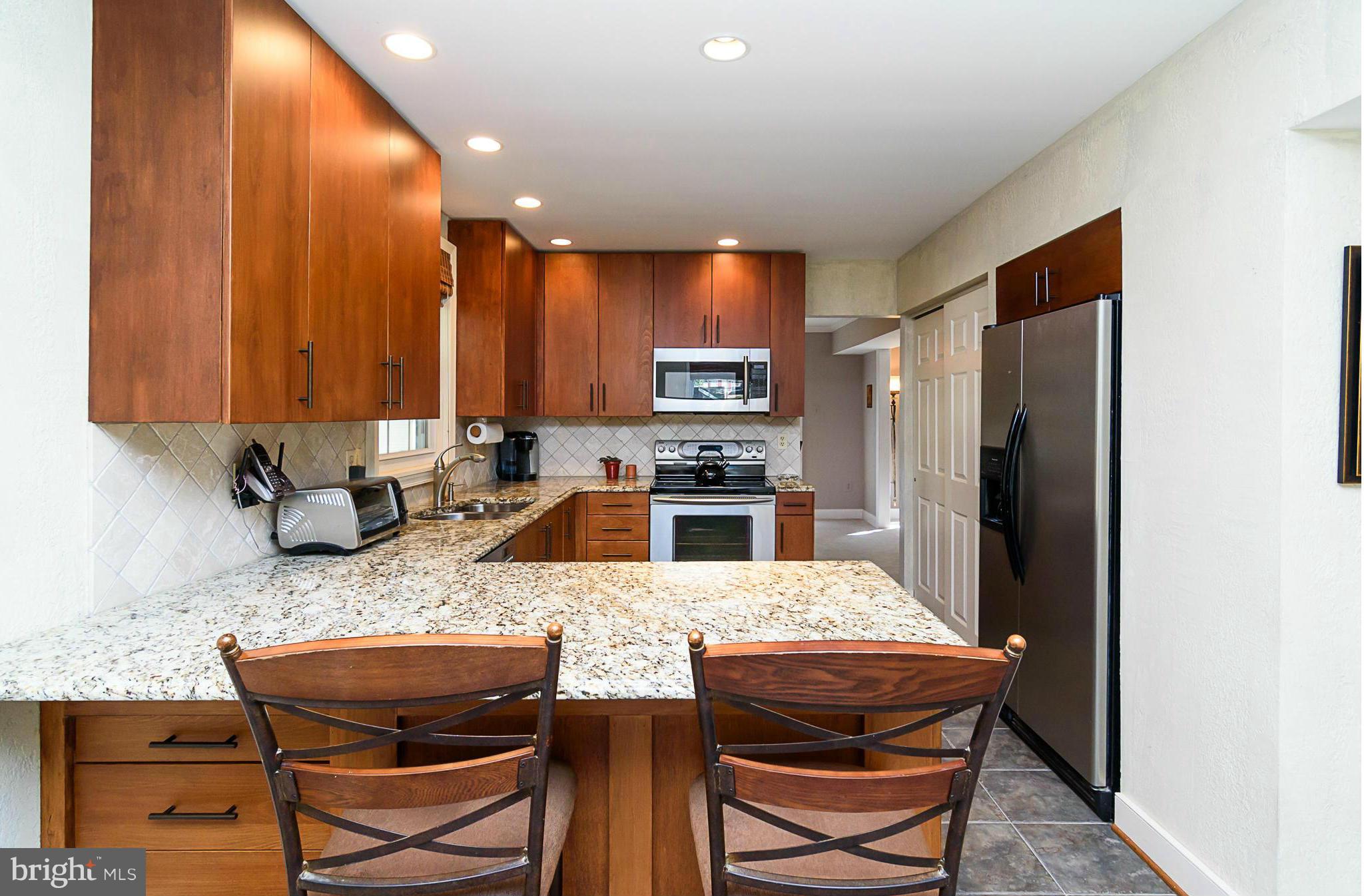 7355 Kindler Road Columbia, MD 21046 - Photo 5 of 30 Breakfast bar and pantry
