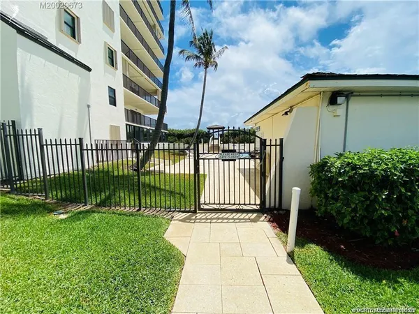 $5,100 | 10044 South Ocean Drive, Unit 203, Jensen Beach, FL 34957