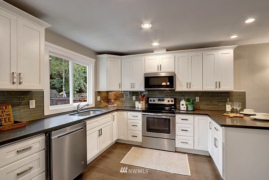 3119 165th Place Southeast Bothell, WA 98012 - Photo 3 of 18 Gallery Image 3