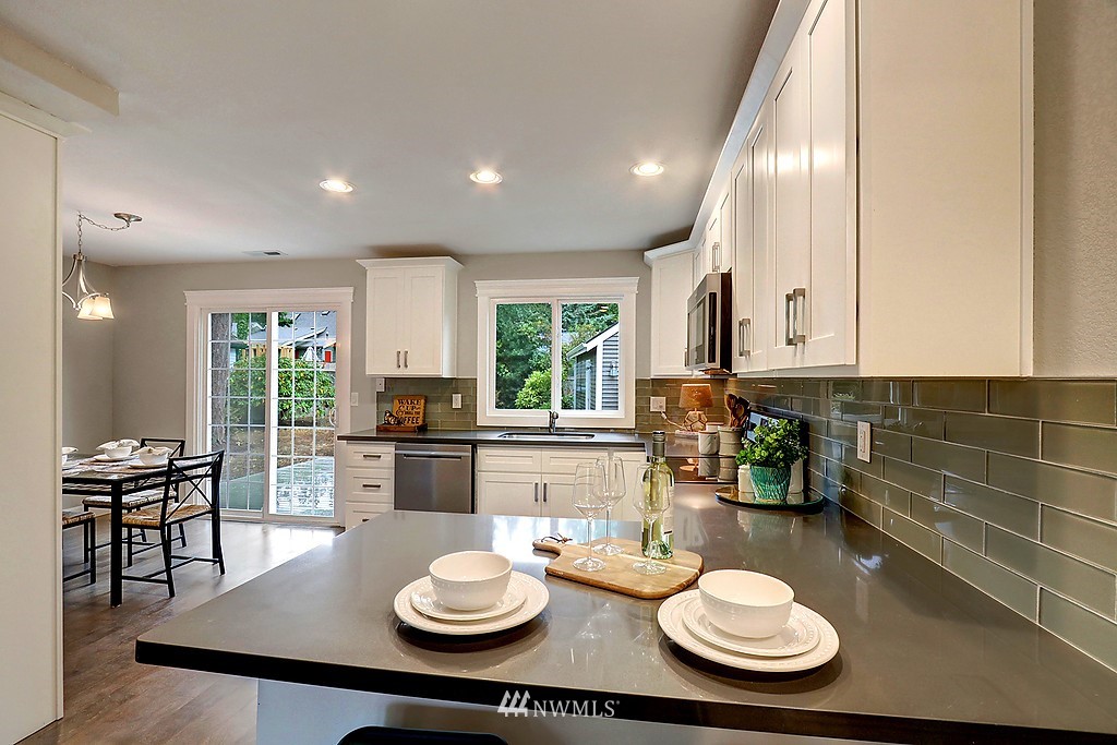 3119 165th Place Southeast Bothell, WA 98012 - Photo 5 of 18 Gallery Image 5