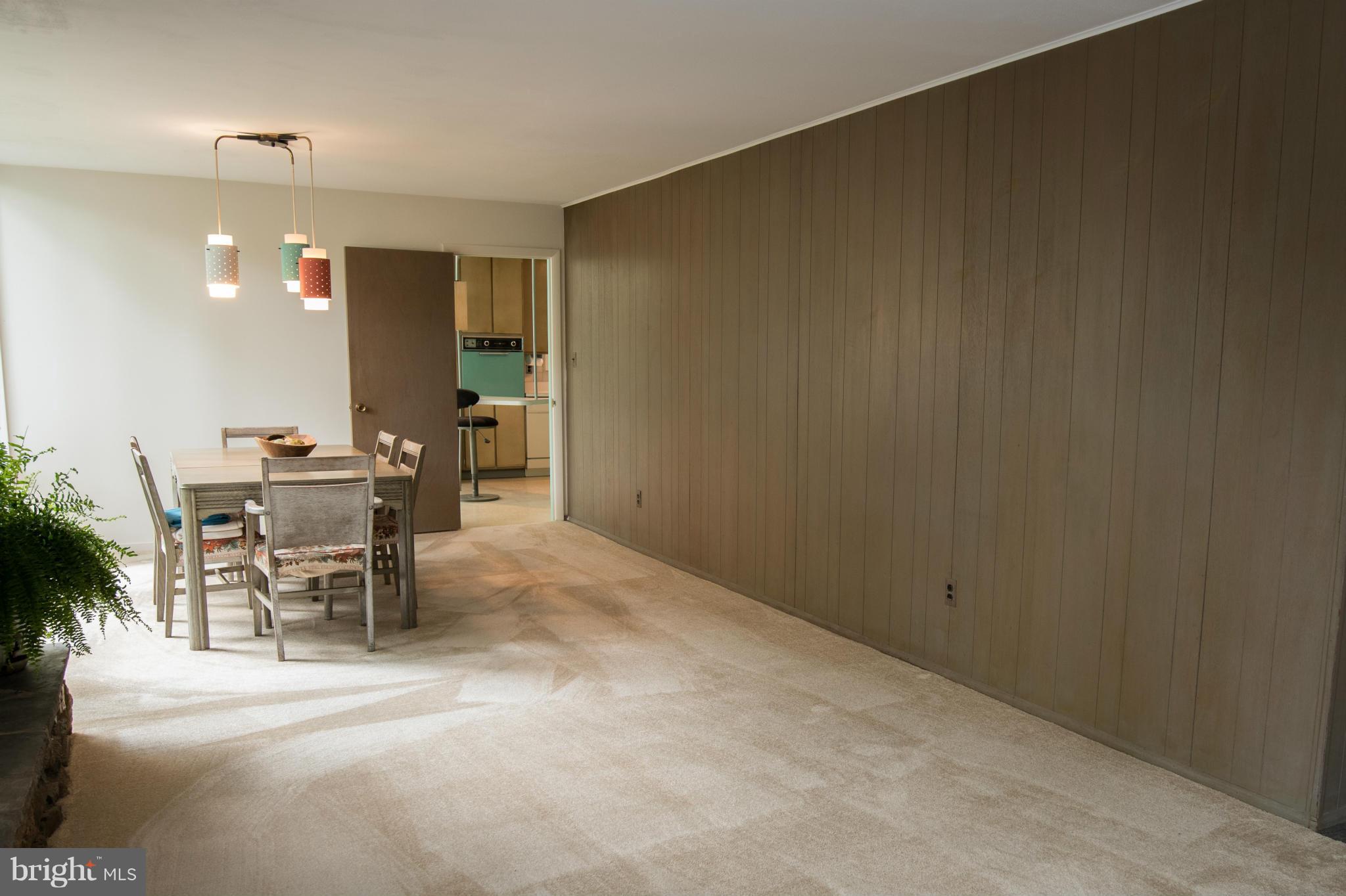 7608 Elba Road Alexandria, VA 22306 - Photo 2 of 24 Living Room