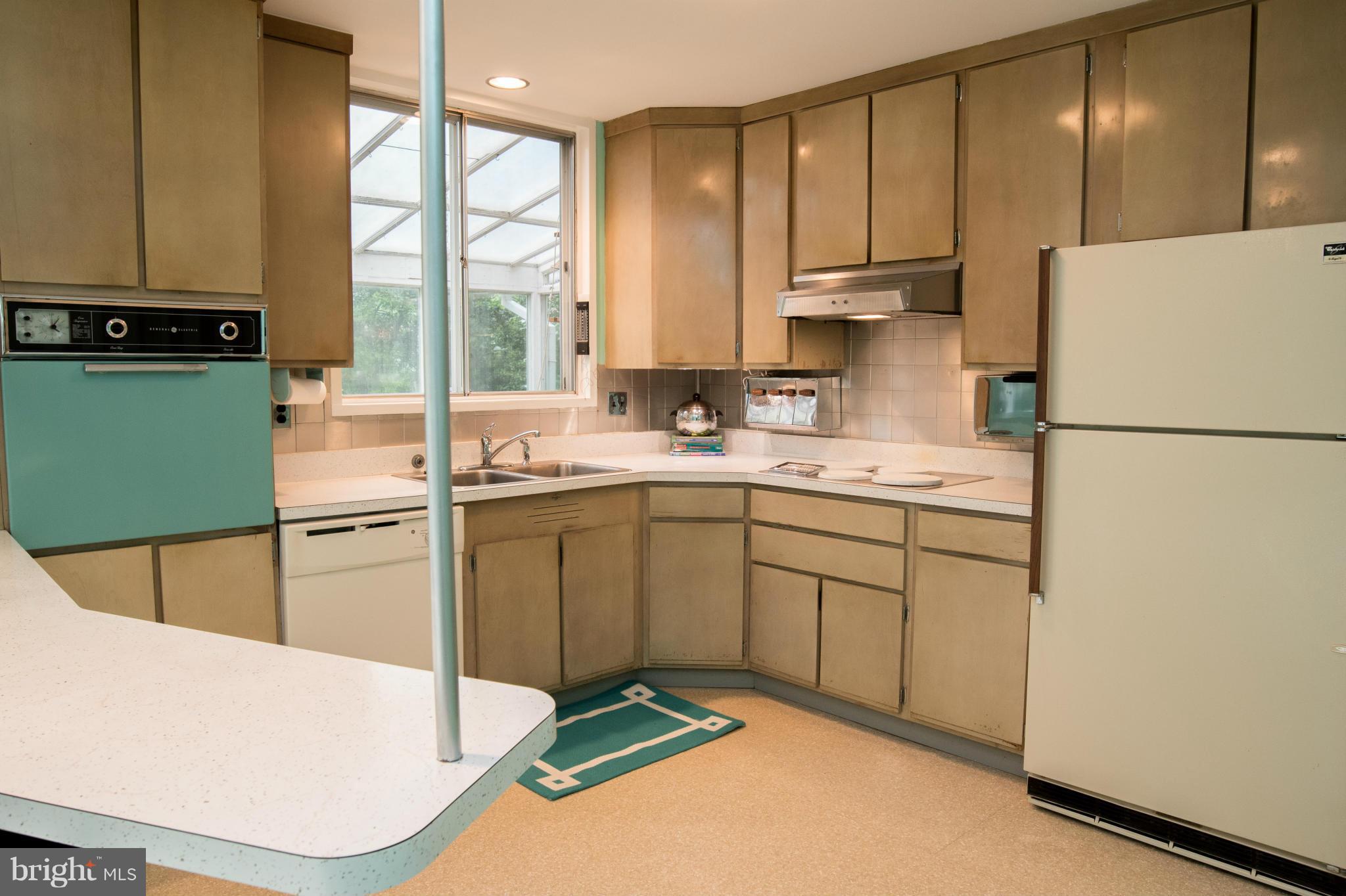 7608 Elba Road Alexandria, VA 22306 - Photo 6 of 24 Kitchen