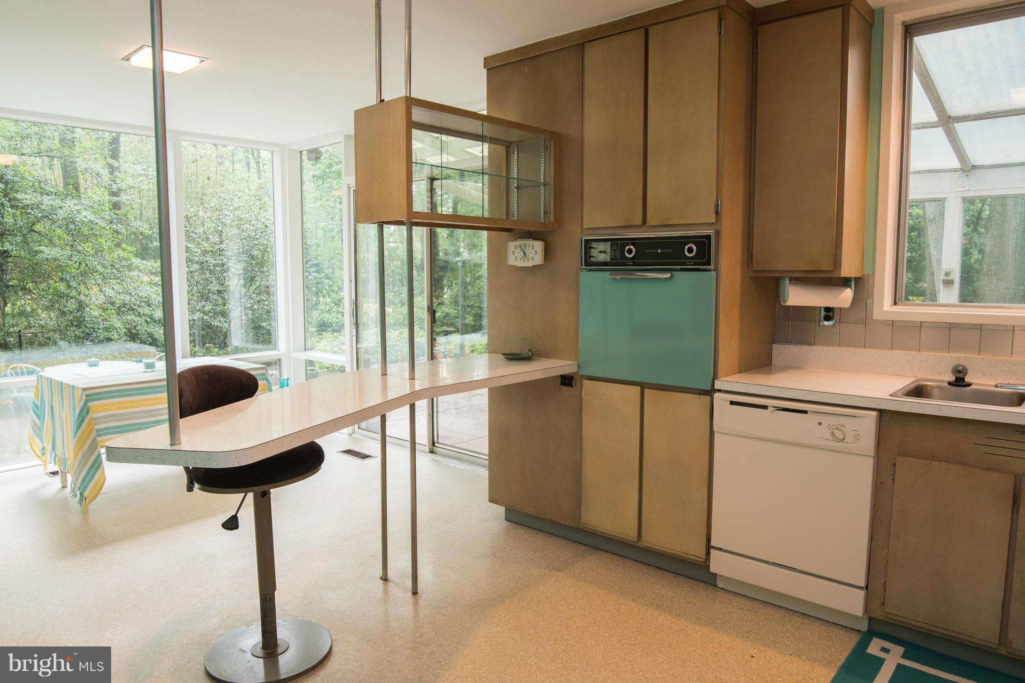 7608 Elba Road Alexandria, VA 22306 - Photo 9 of 24 Kitchen