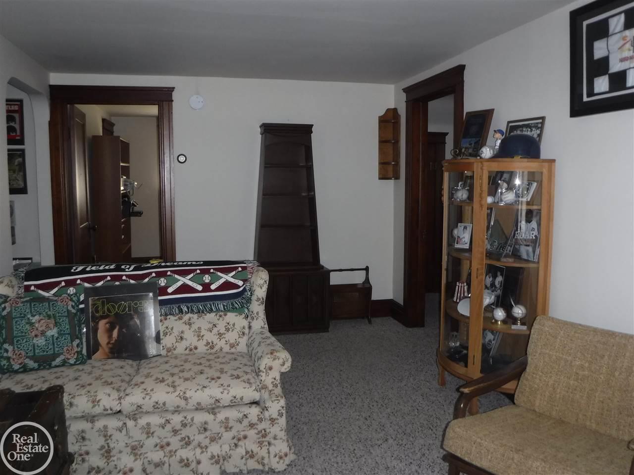 8411 Canal Road Utica, MI 48317 - Photo 21 of 27 Upper family room