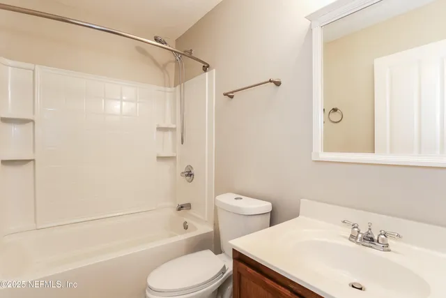 a view of a back yard