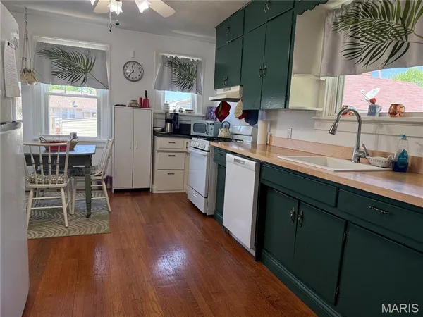 $135,000 | 566 Hamilton Avenue, Wood River, IL 62095