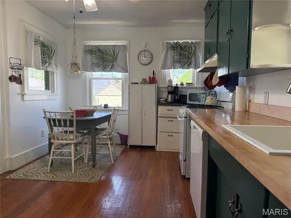 $135,000 | 566 Hamilton Avenue, Wood River, IL 62095