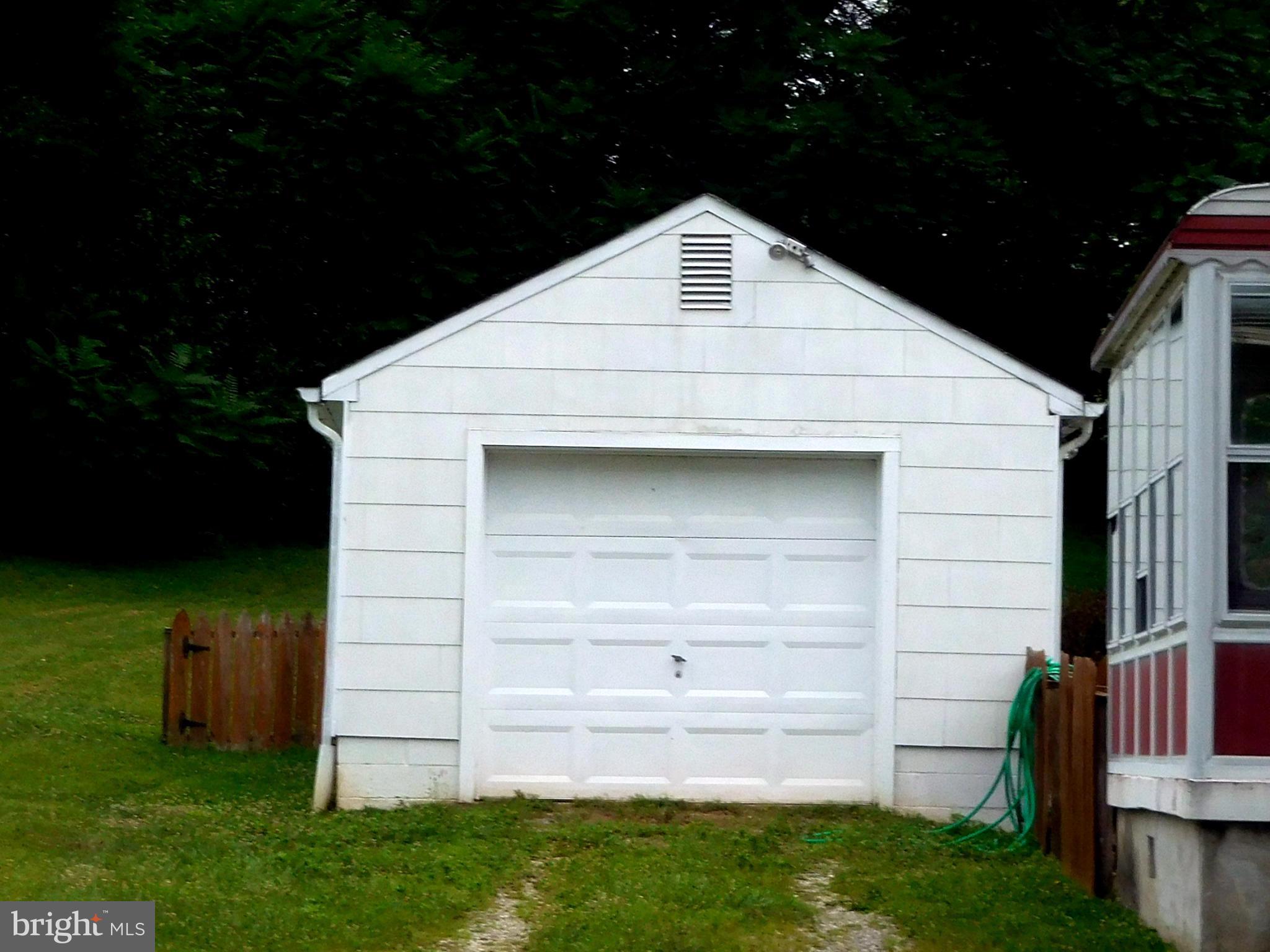 Exterior (Rear)
