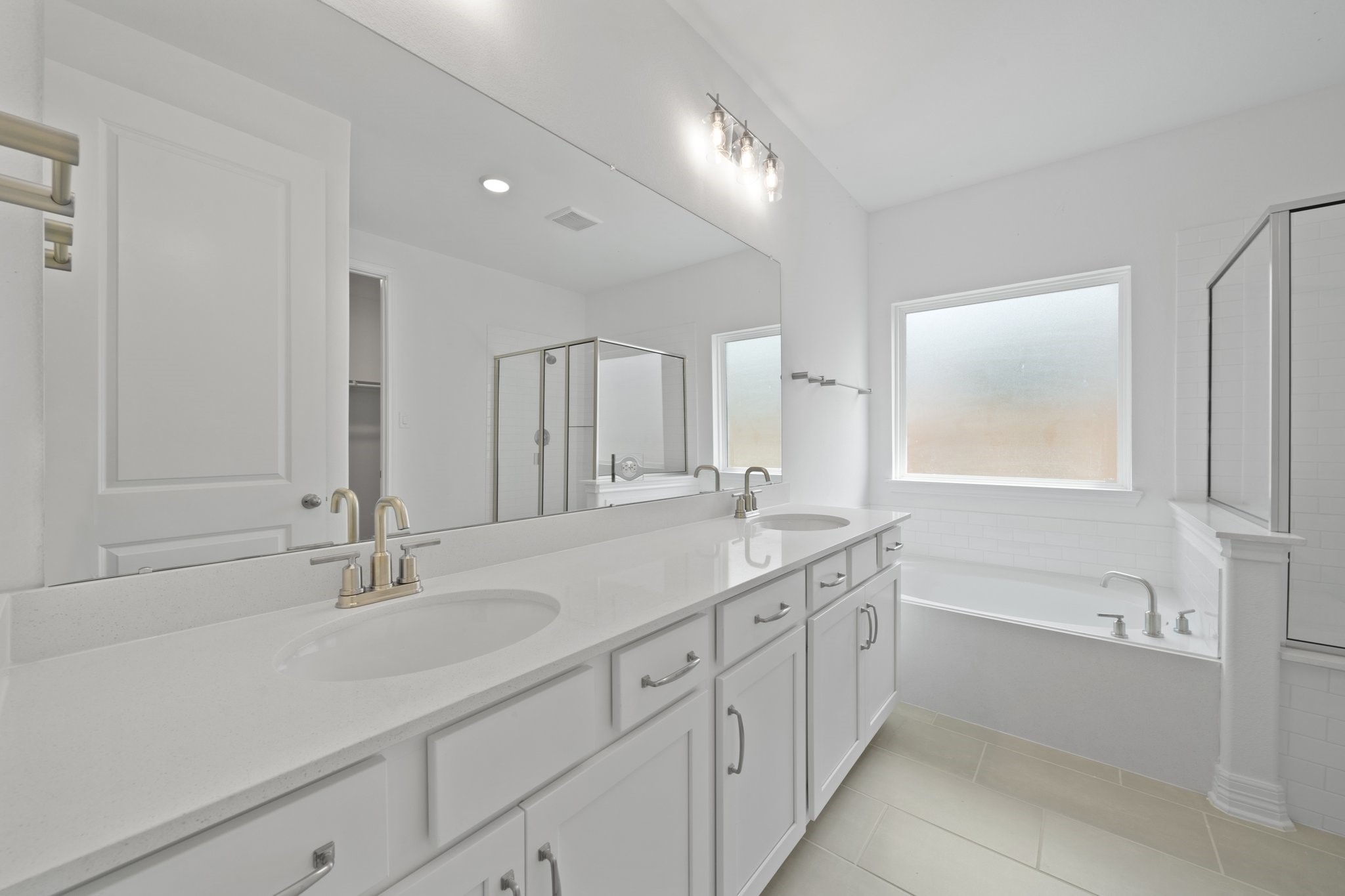 5019 Field Sparrow Lane Rosenberg, TX 77471 - Photo 13 of 19 Note: Sample product photo. Actual exterior and interior selections may vary by homesite. Photo may be virtually staged