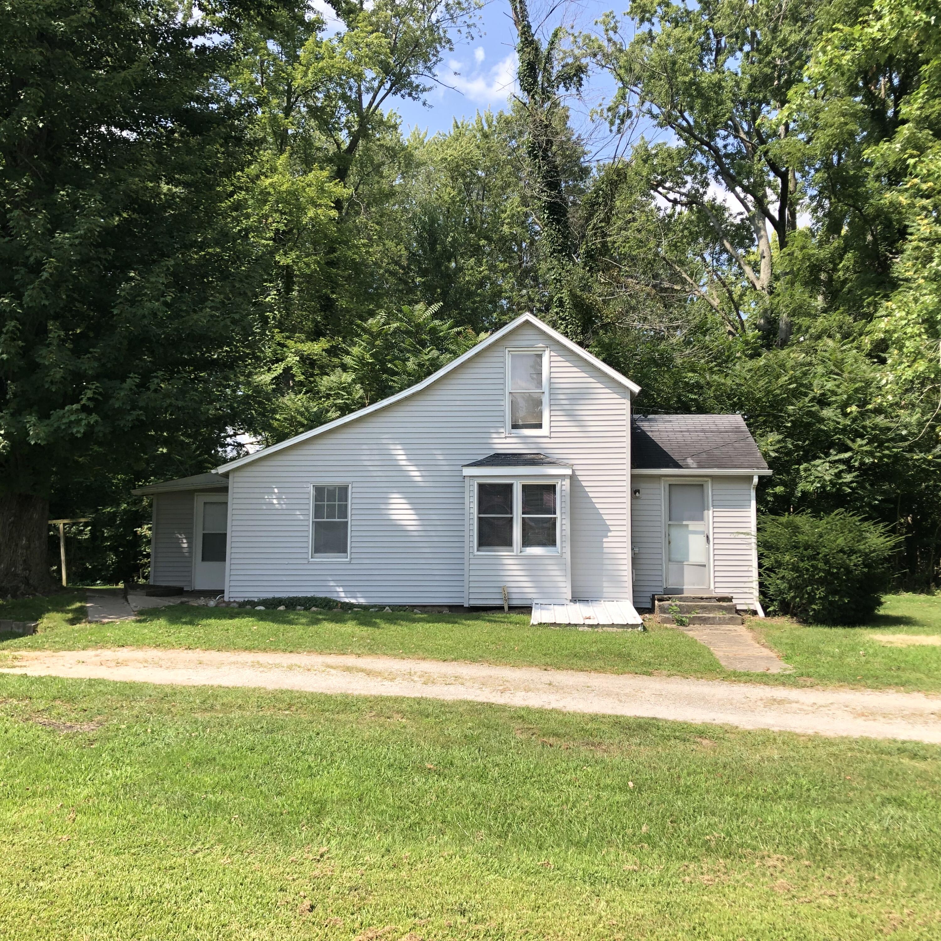 129 Phillips Street Colon, MI 49040 - Photo 2 of 16 IMG_8222