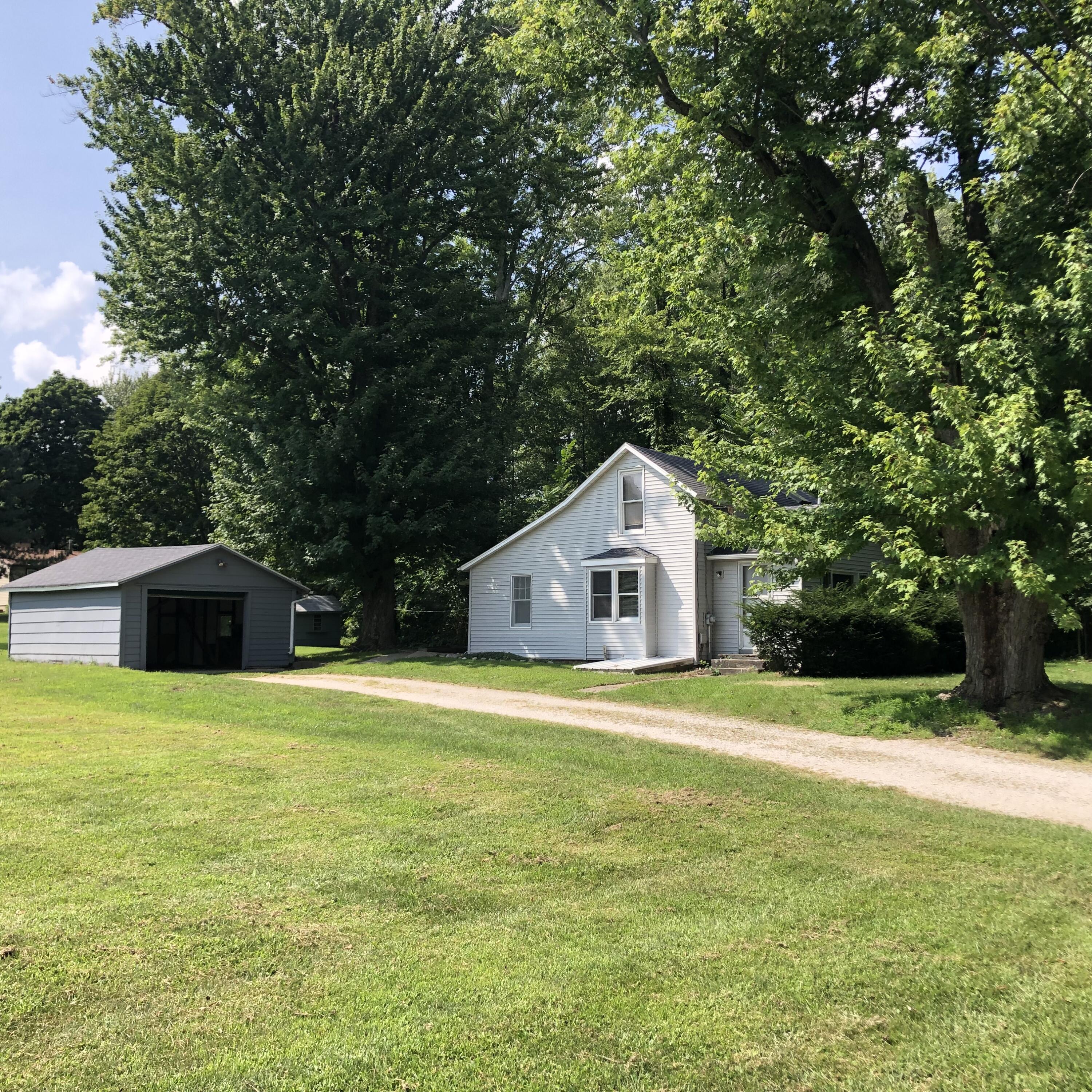 129 Phillips Street Colon, MI 49040 - Photo 3 of 16 IMG_8220