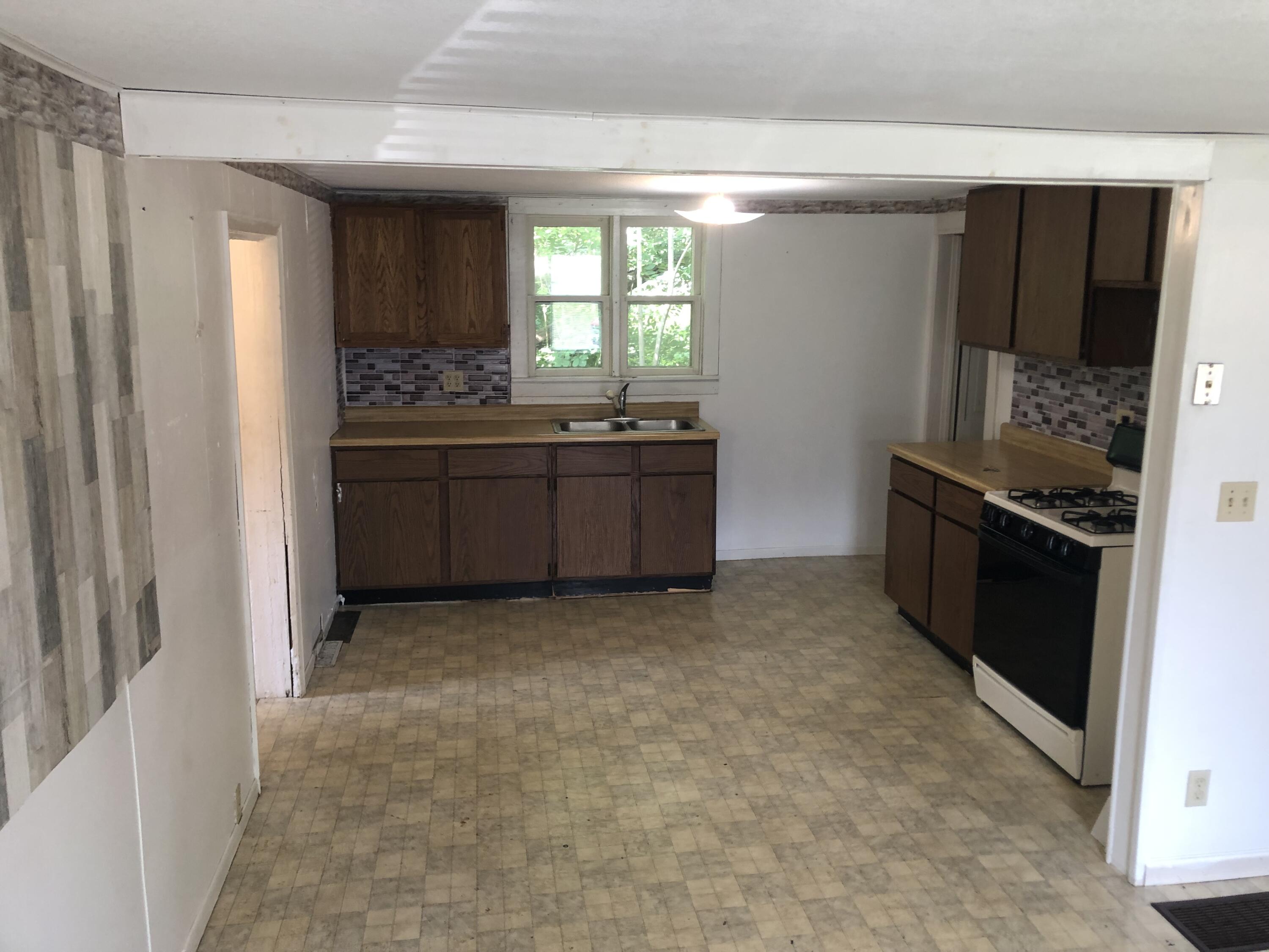 129 Phillips Street Colon, MI 49040 - Photo 6 of 16 IMG_8199