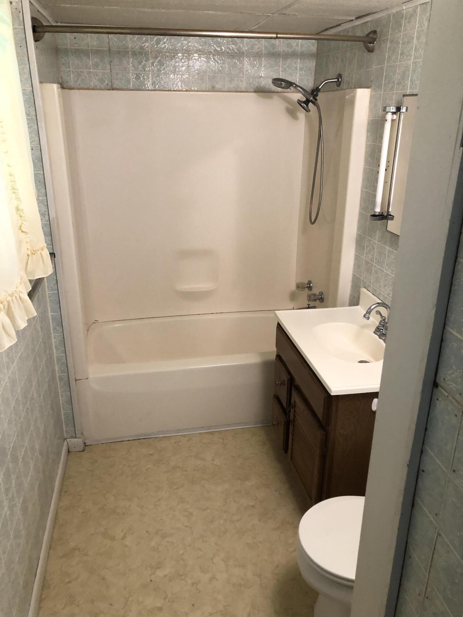 129 Phillips Street Colon, MI 49040 - Photo 9 of 16 IMG_8215