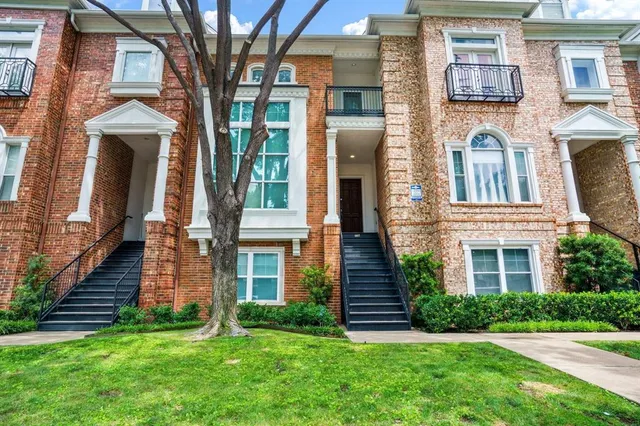 $574,900 | 2205 Canton Street, Unit 107, Dallas, TX 75201