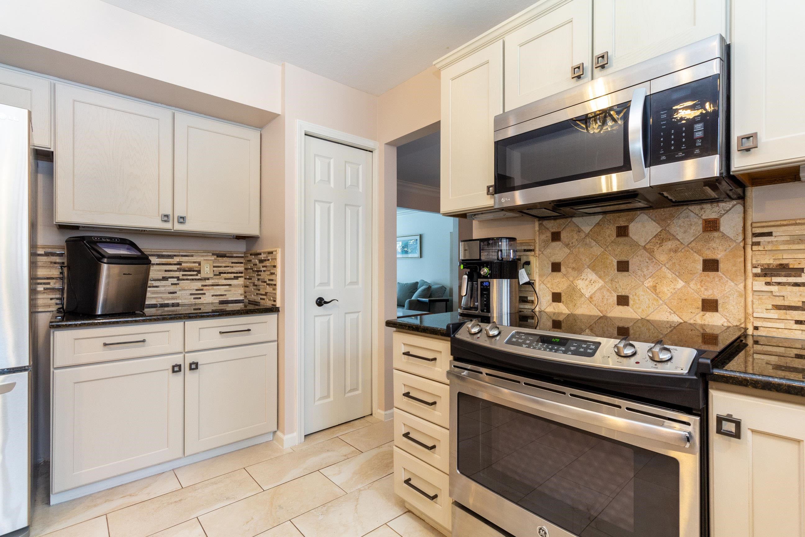 1400 Kings Pointe Road Grand Blanc, MI 48439 - Photo 21 of 54