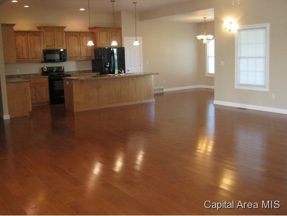 447 Brahler Lane Springfield, IL 62711 - Photo 2 of 24