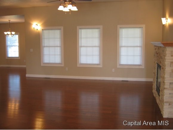 447 Brahler Lane Springfield, IL 62711 - Photo 3 of 24