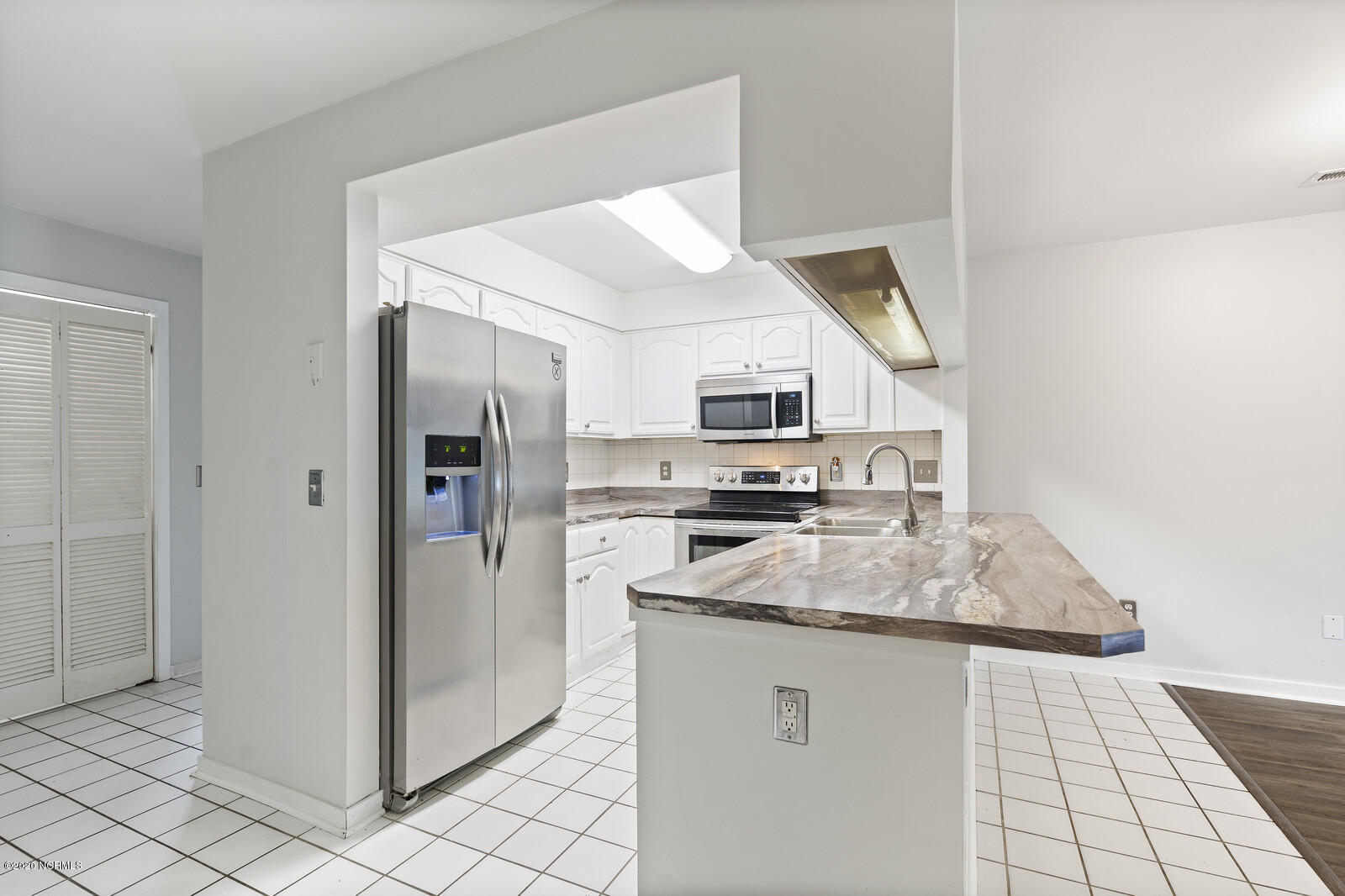 1507 Military Cutoff Road, Unit 111 Wilmington, NC 28403 - Photo 13 of 42 08_DSC05765_mls