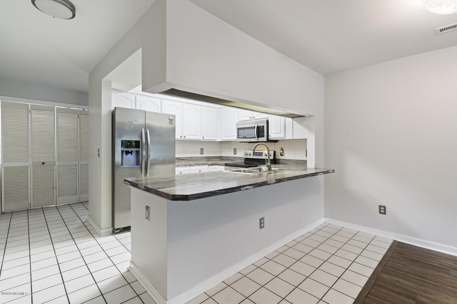 1507 Military Cutoff Road, Unit 111 Wilmington, NC 28403 - Photo 14 of 42 09_DSC05780_mls