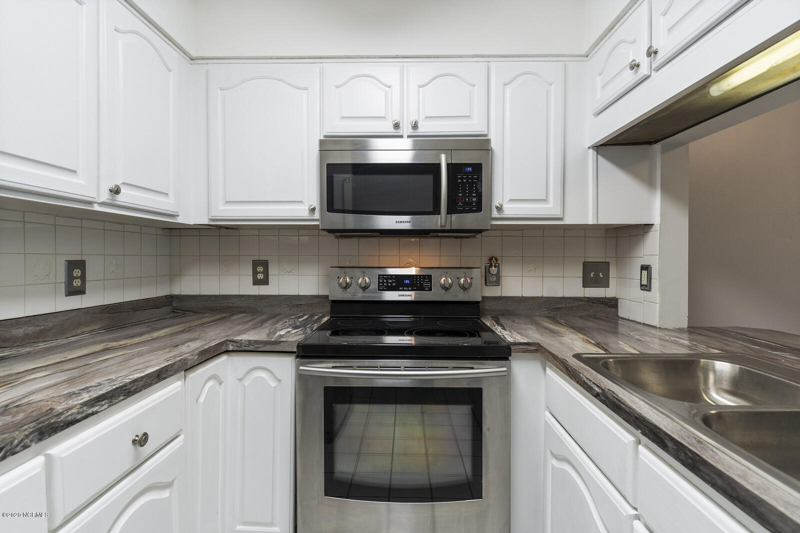 1507 Military Cutoff Road, Unit 111 Wilmington, NC 28403 - Photo 16 of 42 11_DSC05798_mls