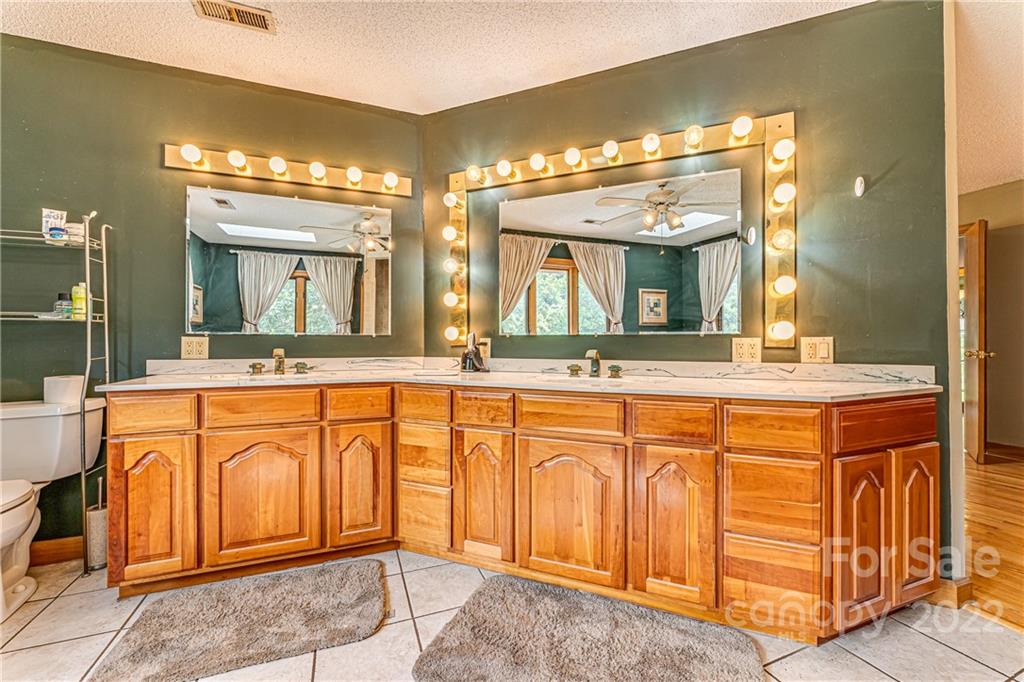 22 Barclay Road Candler, NC 28715 - Photo 37 of 48 Gallery Image 37