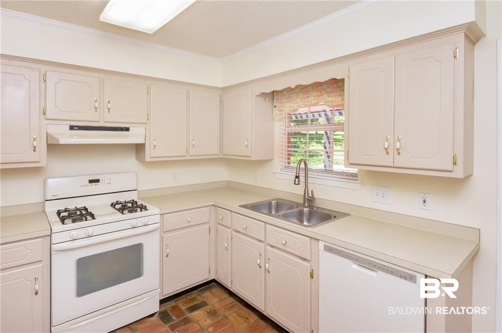 408 Lakeview Drive West Mobile, AL 36695 - Photo 3 of 43