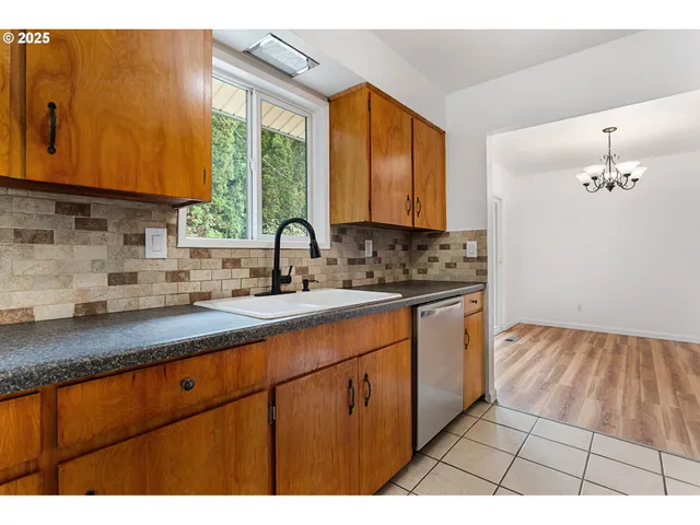 $425,000 | 930 Southeast 212th Avenue, Gresham, OR 97030