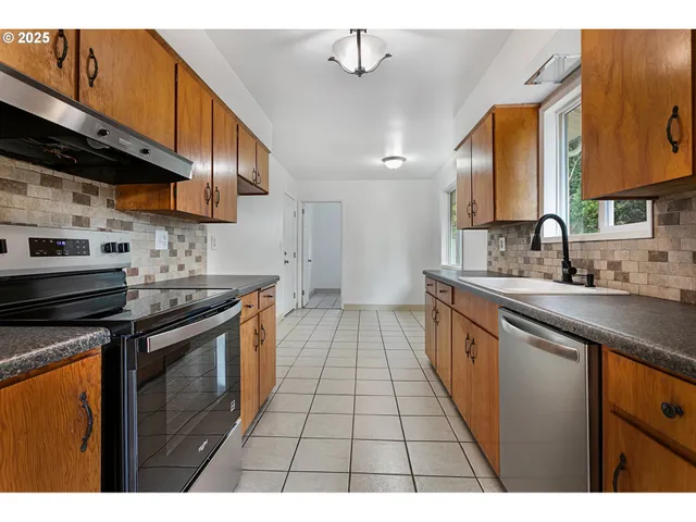 $425,000 | 930 Southeast 212th Avenue, Gresham, OR 97030