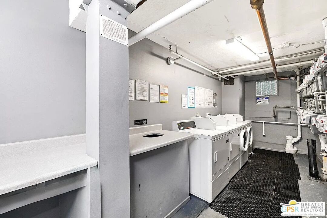 446 South Rampart Boulevard Los Angeles, CA 90057 - Photo 8 of 11