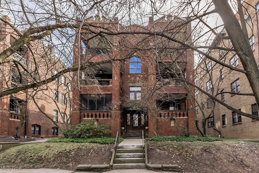 2472 Derbyshire Road, Unit 4 Cleveland, OH 44106 - Photo 1 of 27