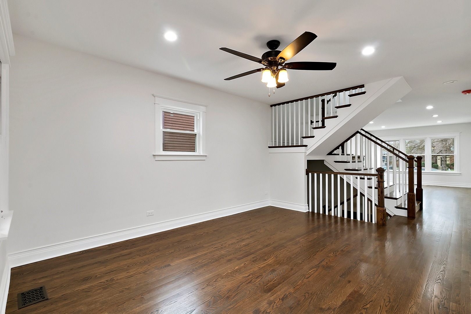 29 South Delaplaine Road Riverside, IL 60546 - Photo 8 of 40