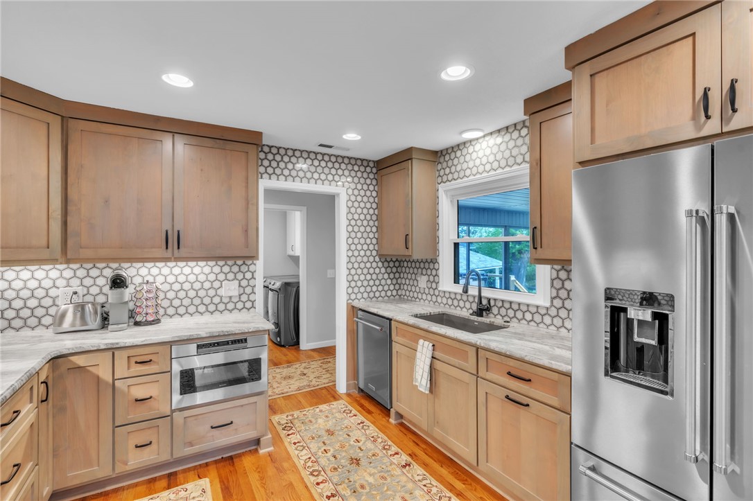 400 Arcadia Drive Anderson, SC 29621 - Photo 13 of 43 This modern kitchen features gleaming hardwood floors and sleek, stainless steel appliances.