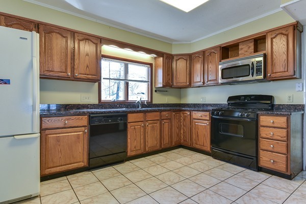 2 Vernon Road Natick, MA 01760 - Photo 3 of 17 Gallery Image 3