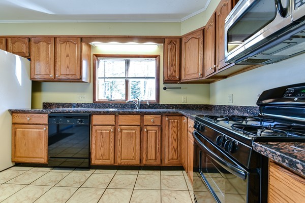 2 Vernon Road Natick, MA 01760 - Photo 4 of 17 Gallery Image 4