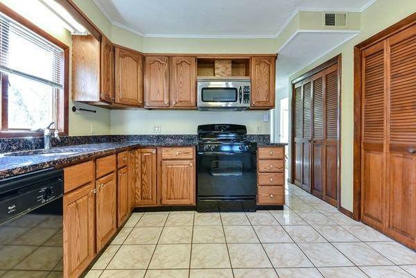 2 Vernon Road Natick, MA 01760 - Photo 5 of 17 Gallery Image 5